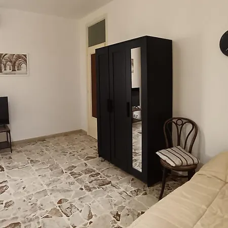 Casa Marina Levante * 아우구스타